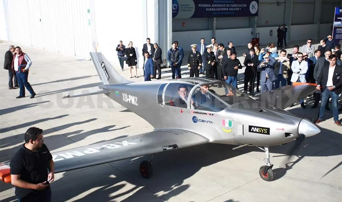 Presentan “Halcón 1”, primer avión comercial fabricado en Guanajuato