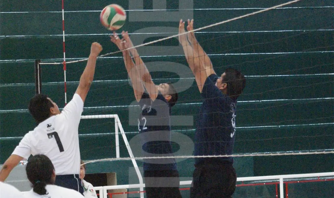 Novatos se mantiene en la primera posición de la tabla general al derrotar a Ardillas 22-25 y 23-25 y al cuadro de Guerreros 25-11 y 25-16 en la jornada 12. Guillermo Ramos/CP