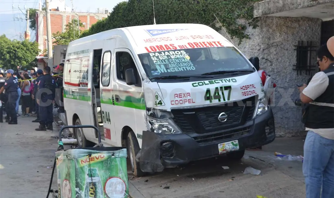 Familia embestida por colectivo de la ruta 44