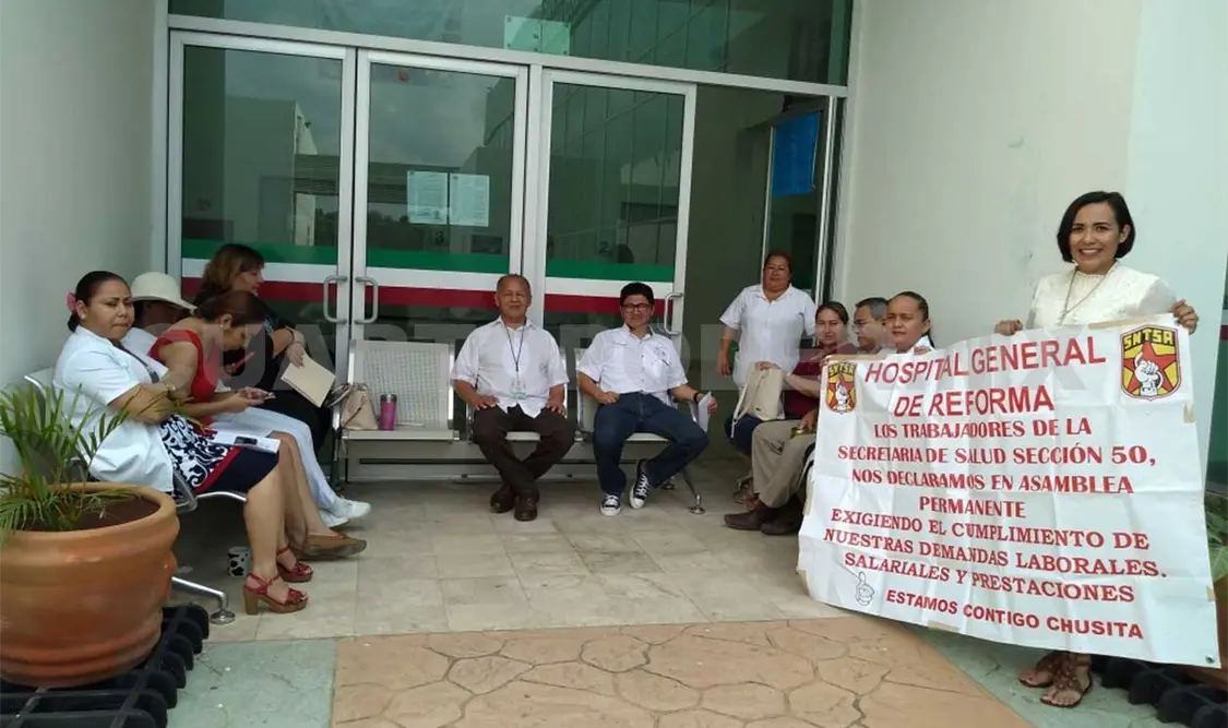 Trabajadores de salud cumplen un mes de paro