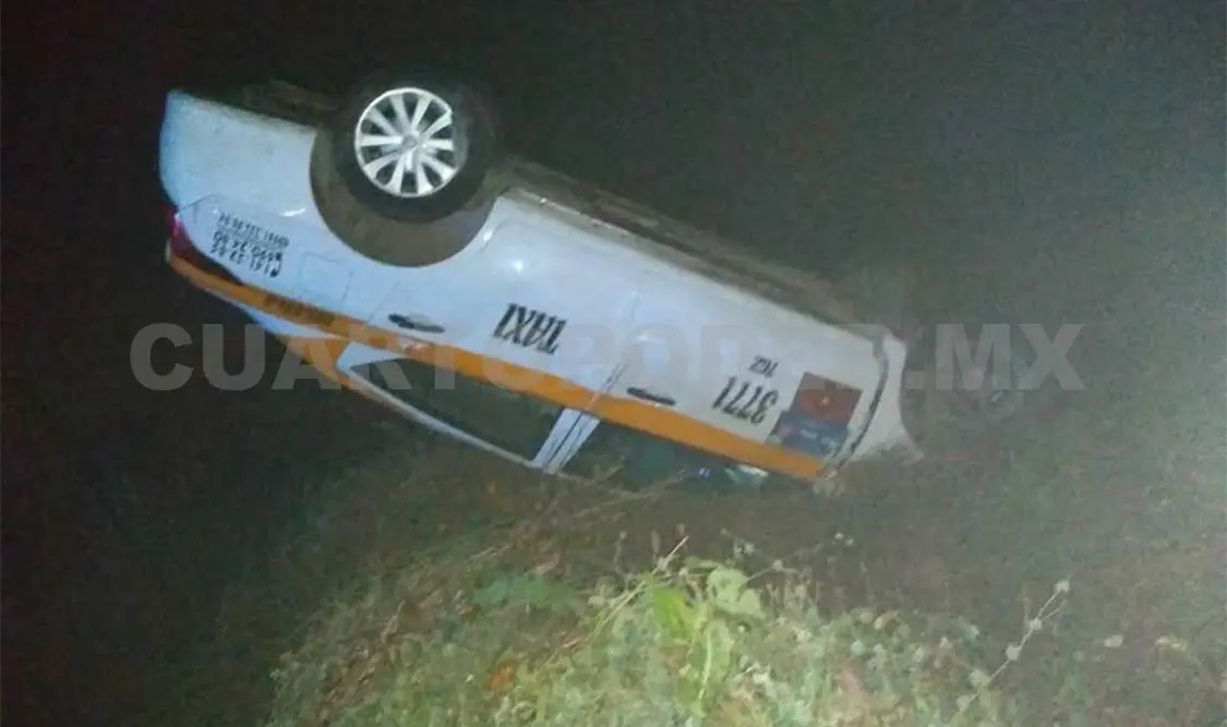 Vuelca taxi rumbo a Suchiapa