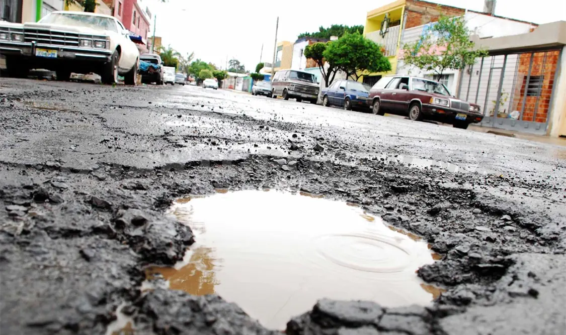 Los baches afectan diversas calles en Huixtla. CP
