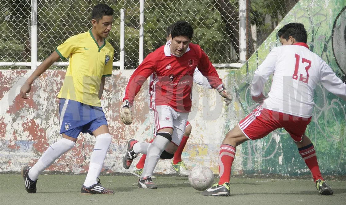 En otro compromiso Banco de Sangre borró del mapa a Deportivo La Pandilla en un juego que terminaría con un marcador de 7-5. Archivo