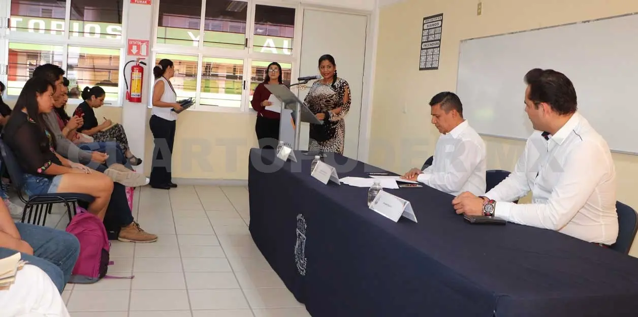 Entregan reconocimiento a estudiantes investigadores