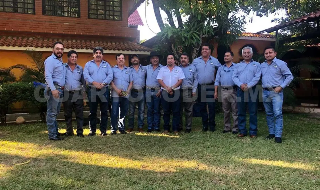 Colegio ratifica a su presidente