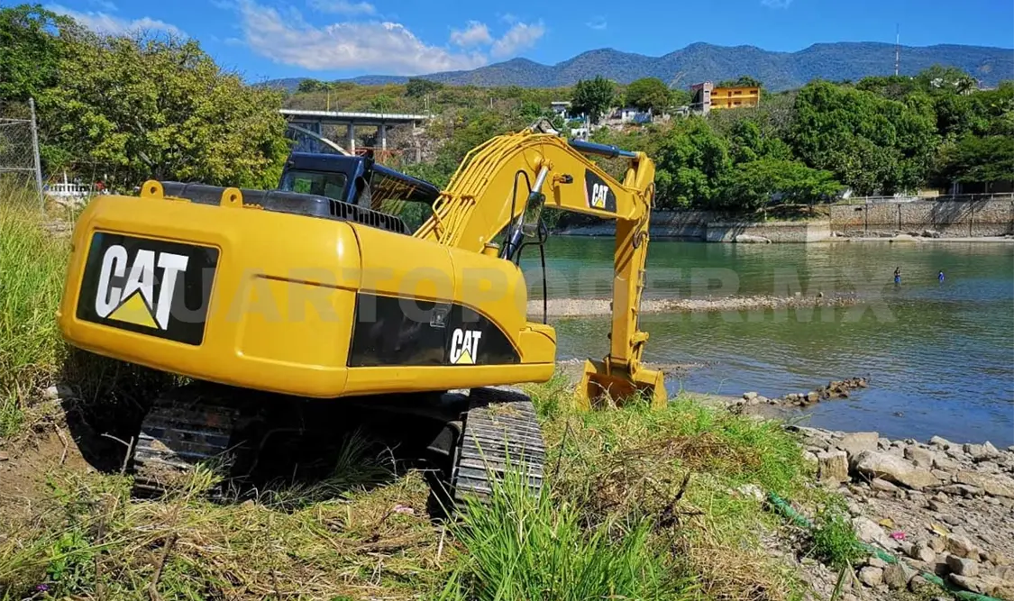 Desazolva Smapa margen del río Grijalva