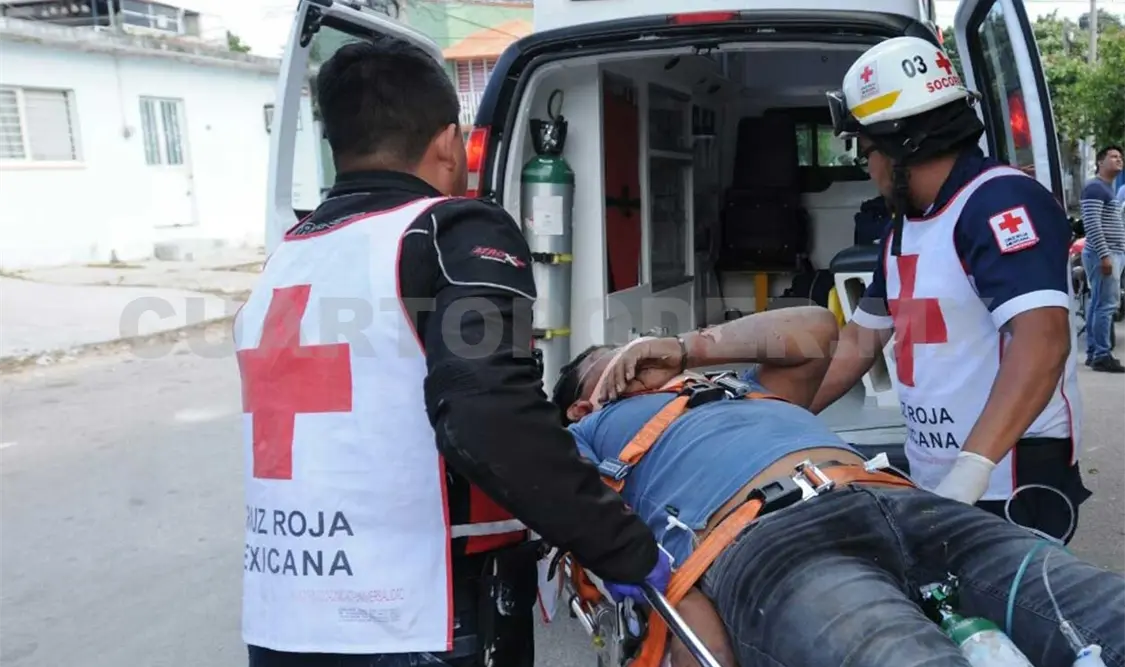 Jovencito recibe descarga eléctrica y es hospitalizado