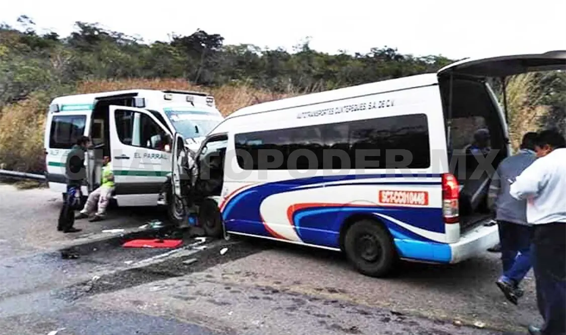 Encontronazo de ambulancia y colectivo; hay 10 heridos