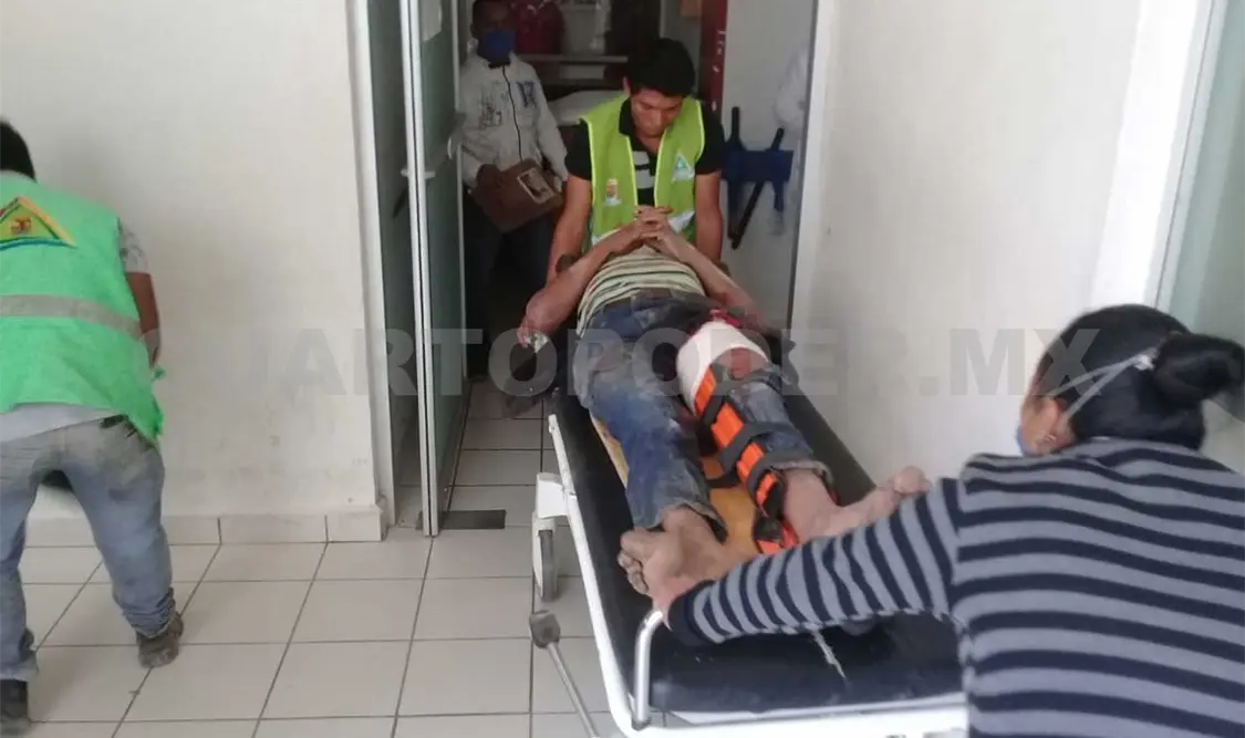 Tres motociclistas quedan lesionados por caída