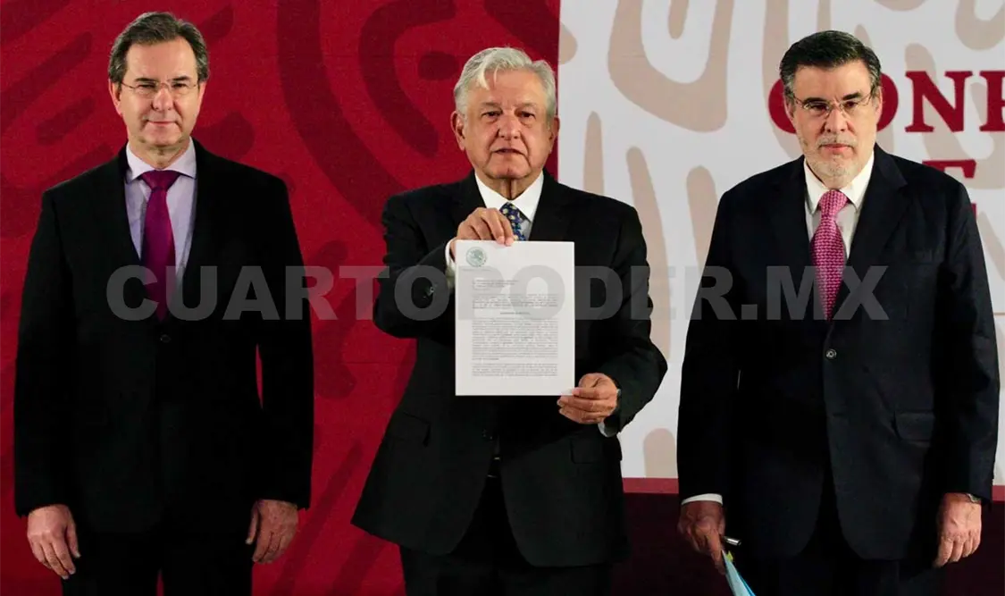 AMLO firma iniciativa para cancelar reforma educativa