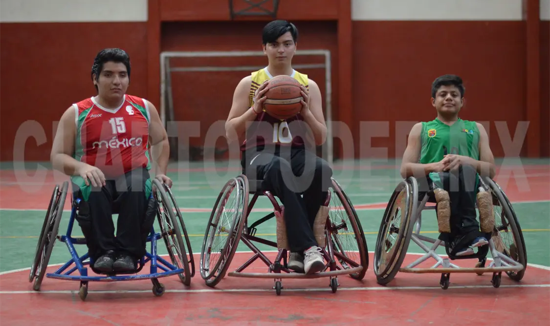 Los talentosos basquetbolistas actualmente integran la selección juvenil de Chiapas de Silla de Ruedas. Antonio Zúñiga/CP