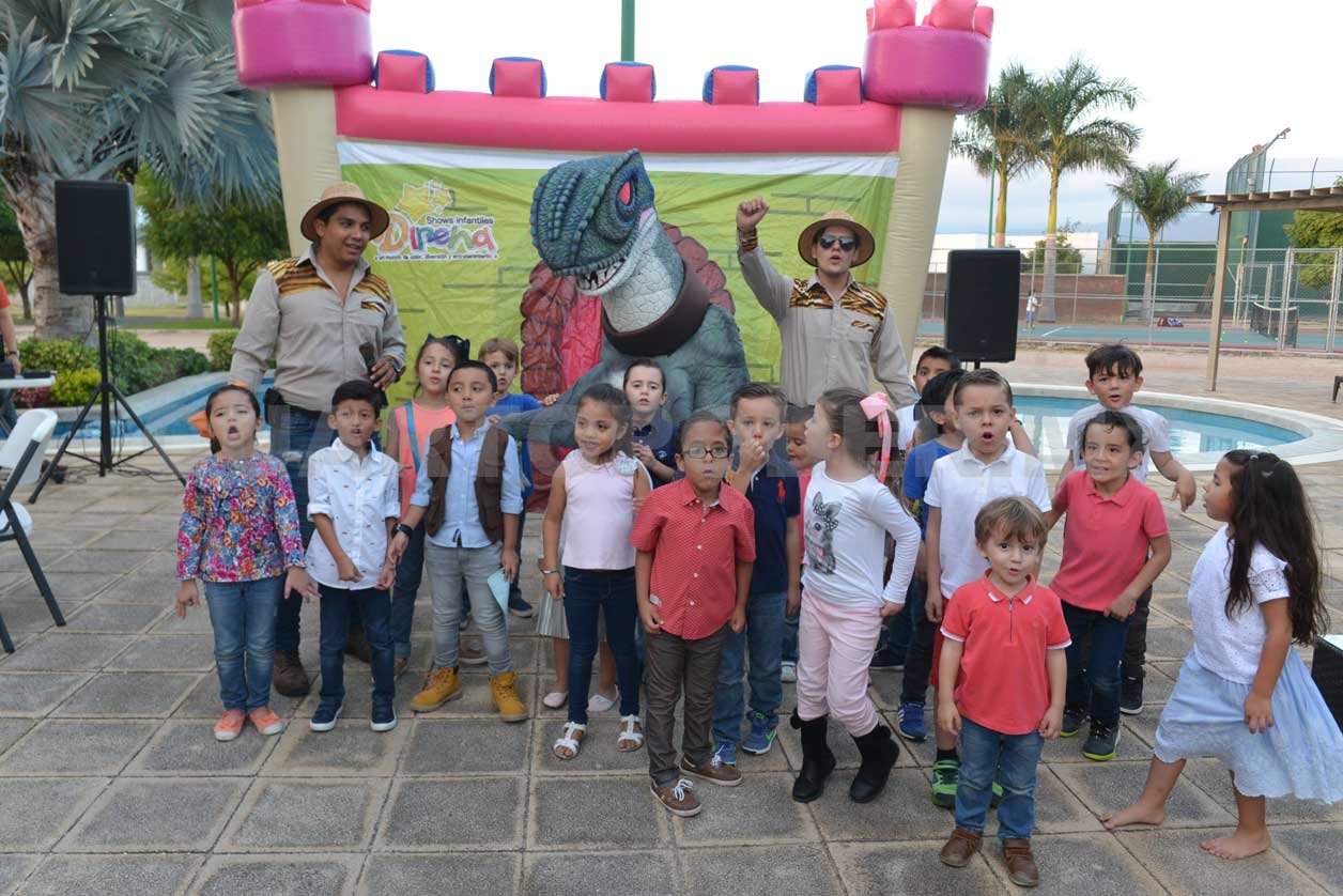 Pastel, dinosaurios y diversión