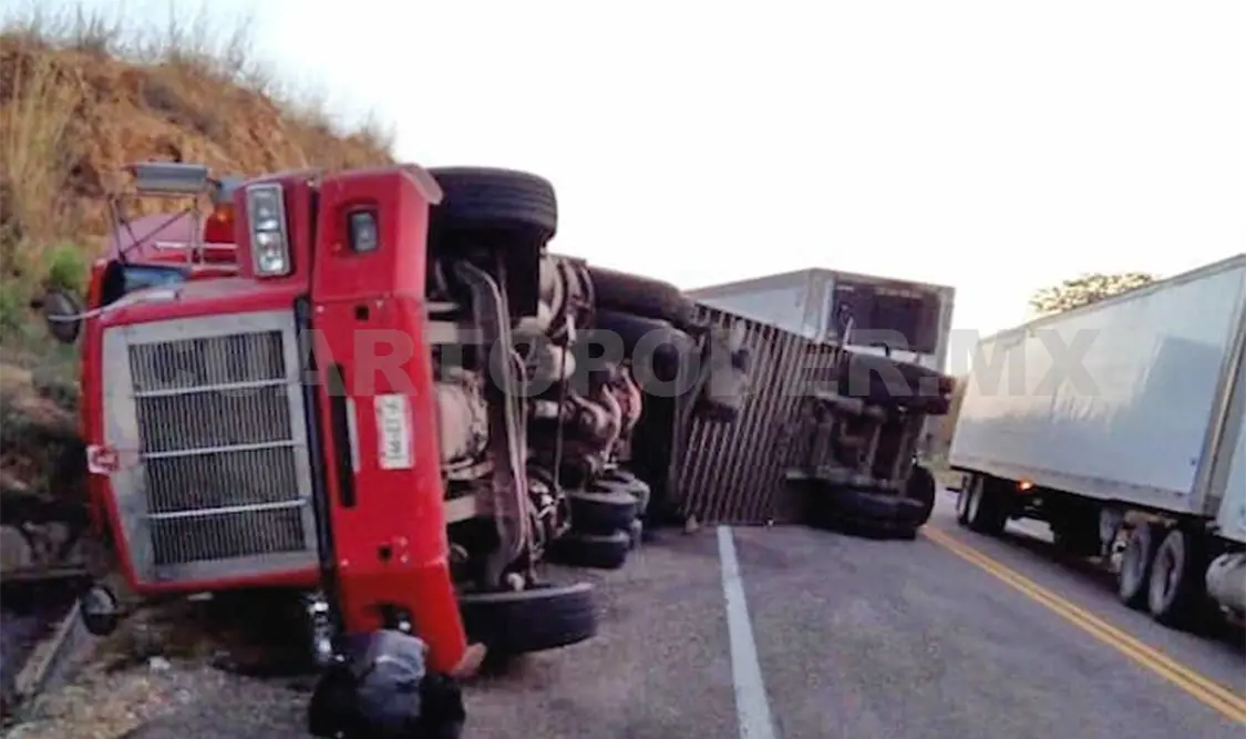 Seis lesionados deja choque en la autopista Arriaga-Coita