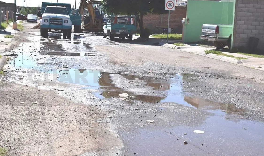 Tres fugas destruyen vialidades en Albania Alta