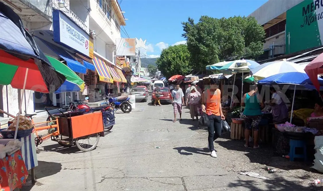 Inspeccionan locales en mercado público