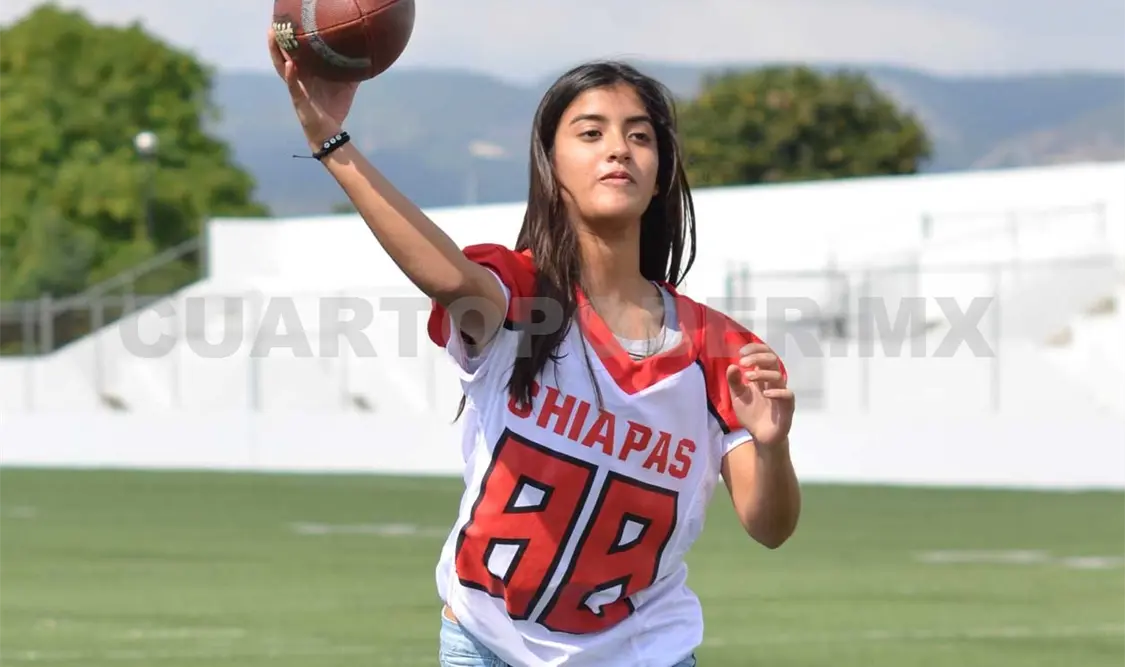 Stephanie, una figura del Futbol Americano