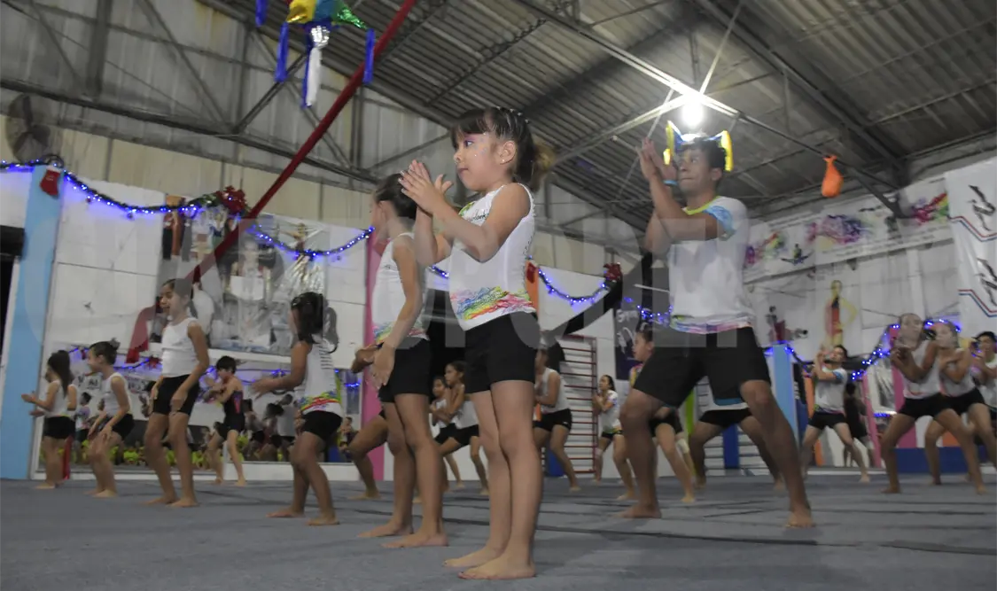 La Academia de Gimnasia Artística Wolosky realizó el Festival Navideño en el último mes del año, con motivo de la culminación del ciclo. Guillermo Ramos/CP