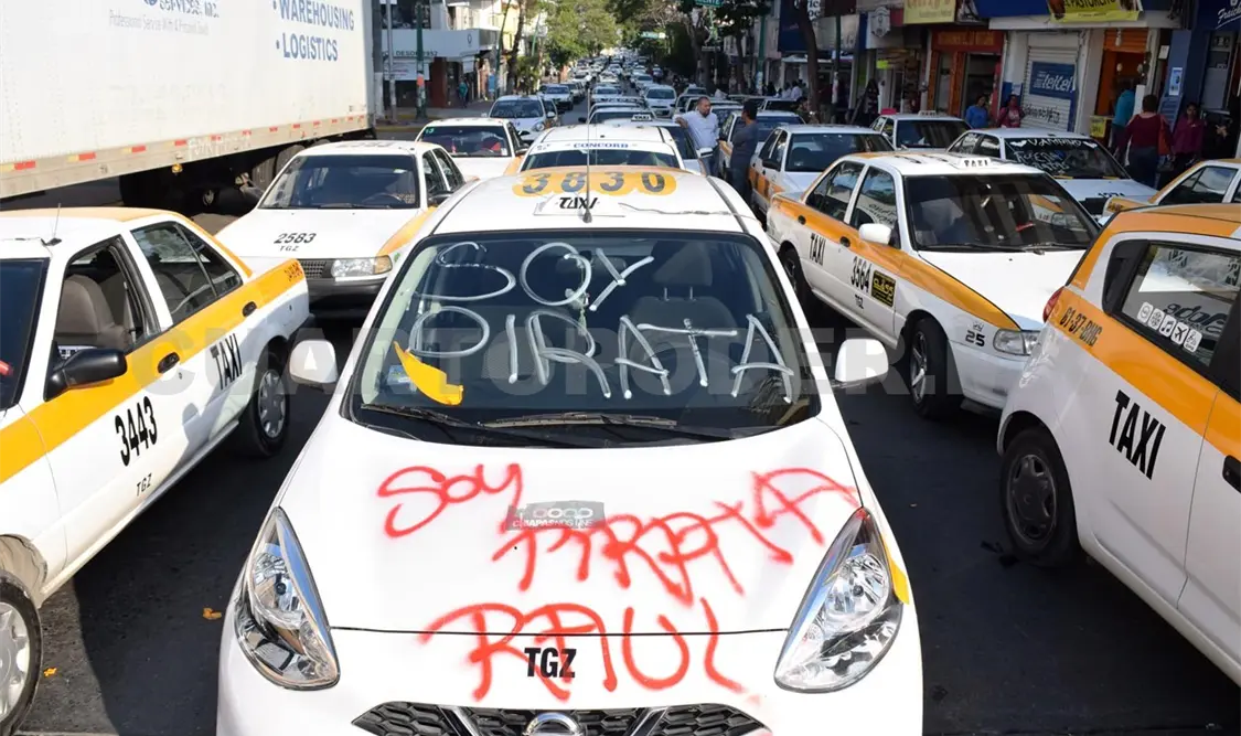 De invasores de predios a transportistas piratas
