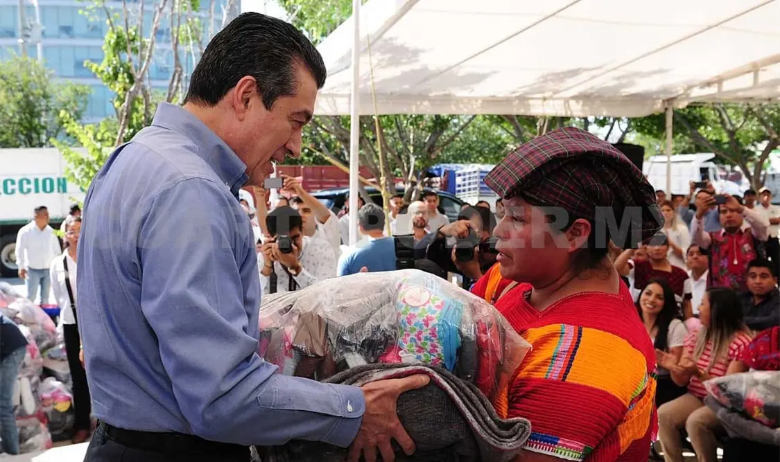 Entrega Gobernador ayuda a municipios afectados