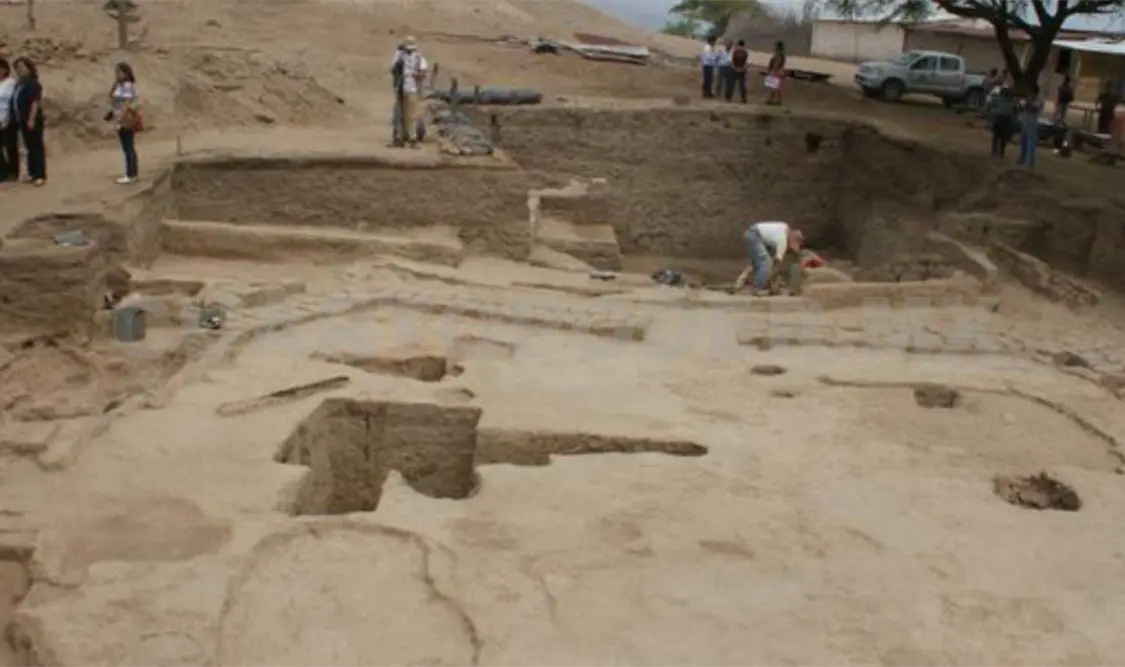 El recinto ceremonial en forma de D fue descubierto en el santuario Santa Rosa, en la provincia de Chiclayo. Cortesía