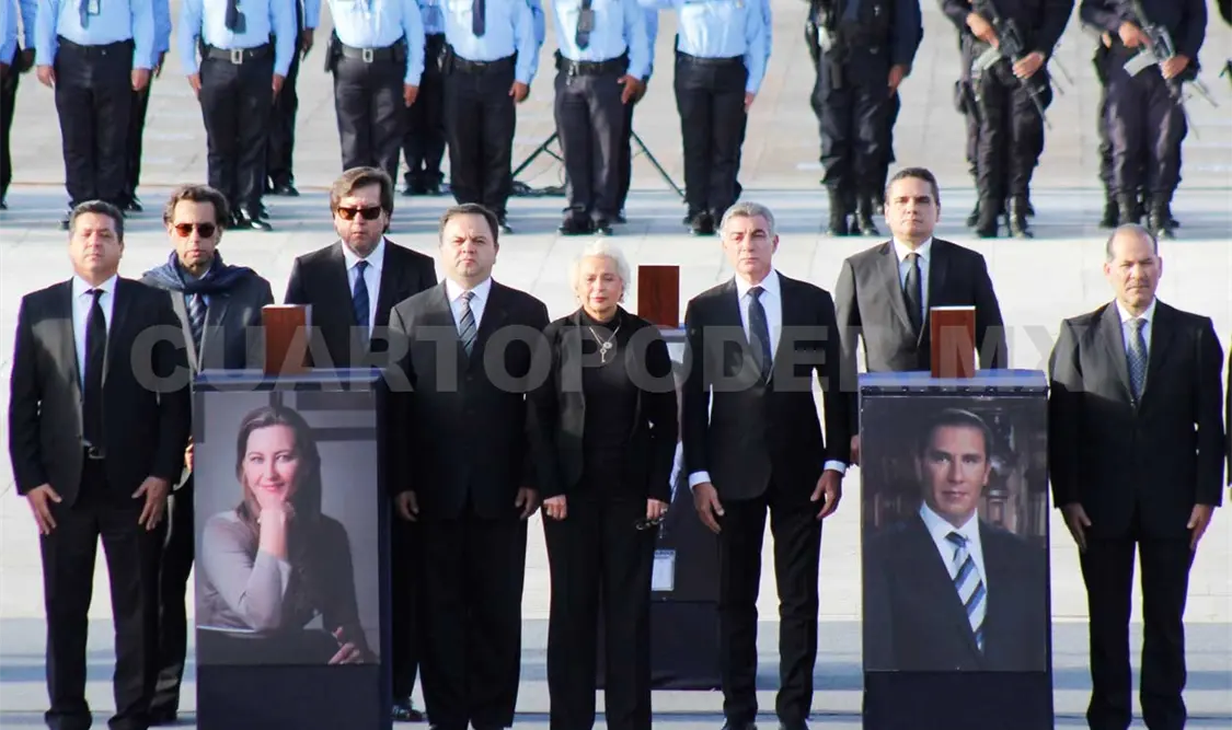 Realizan guardia de honor a gobernadora y senador