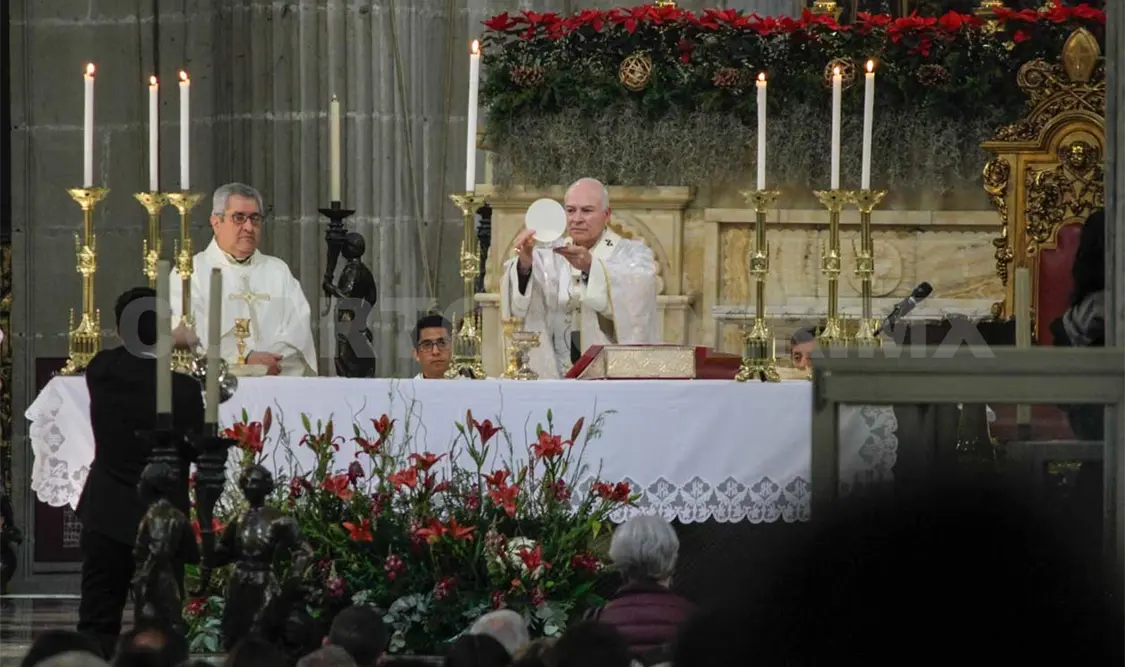 Llama cardenal Carlos Aguiar a promover la paz