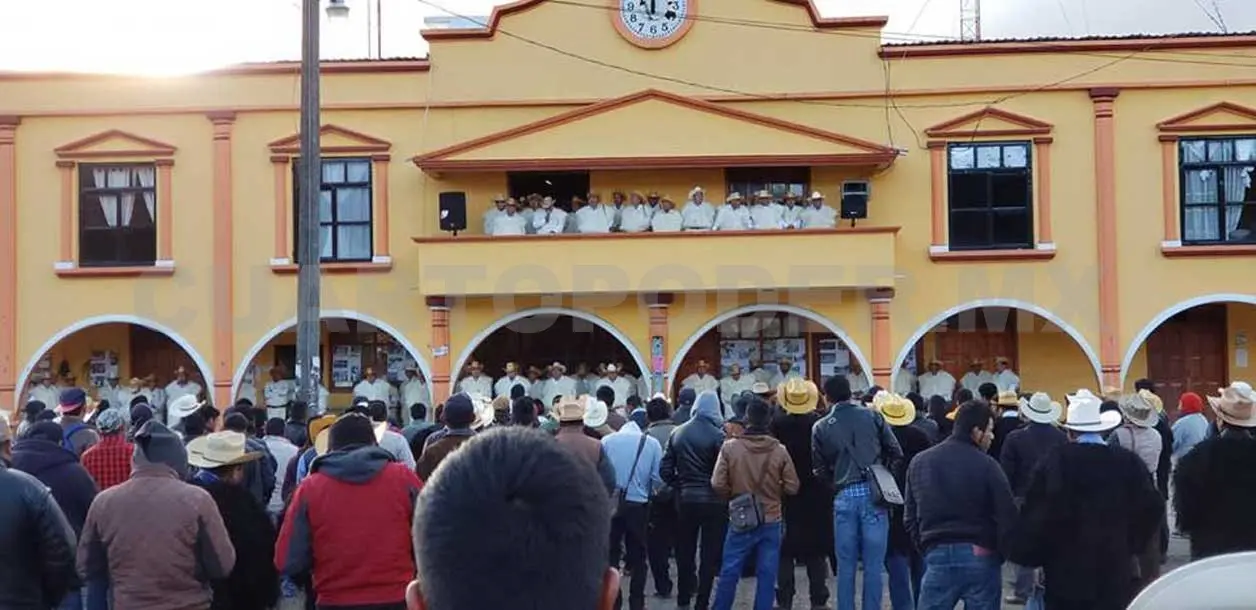 Alcalde Ponciano Gómez presenta su primer informe