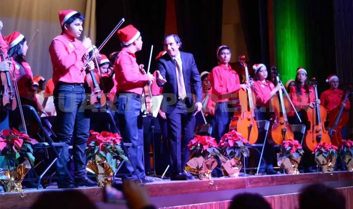 Esperanza Azteca brindó concierto navideño