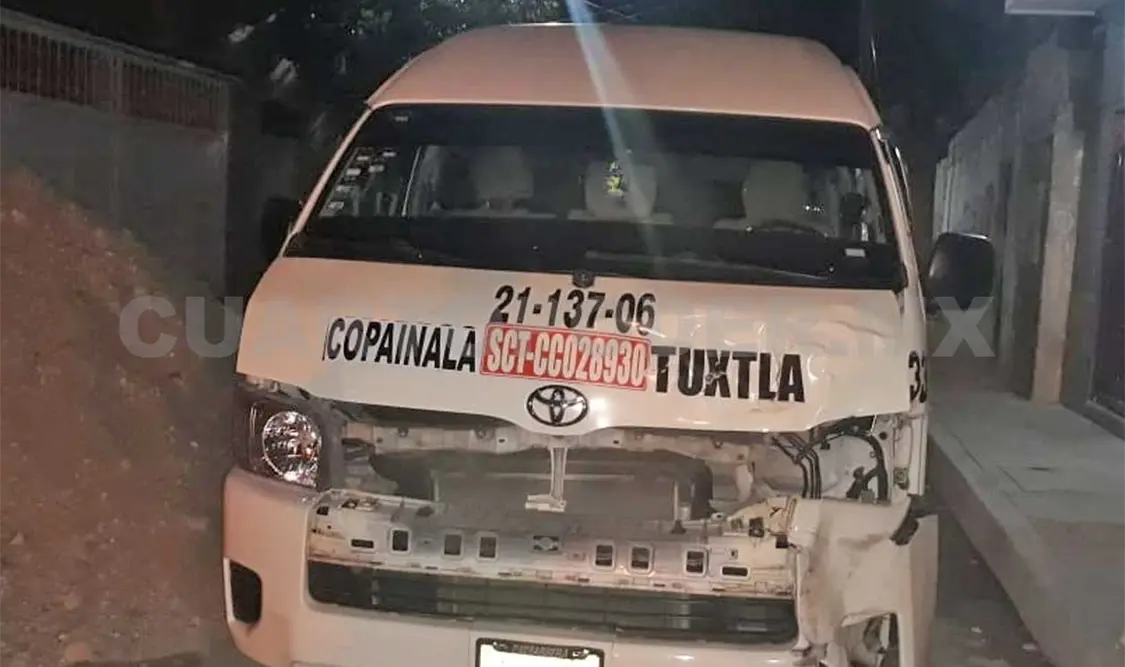 Derivado del impacto, el conductor afectado perdió el control terminando con los neumáticos al aire sobre el lado izquierdo de la cinta asfáltica. Edberg Mayorga / CP
