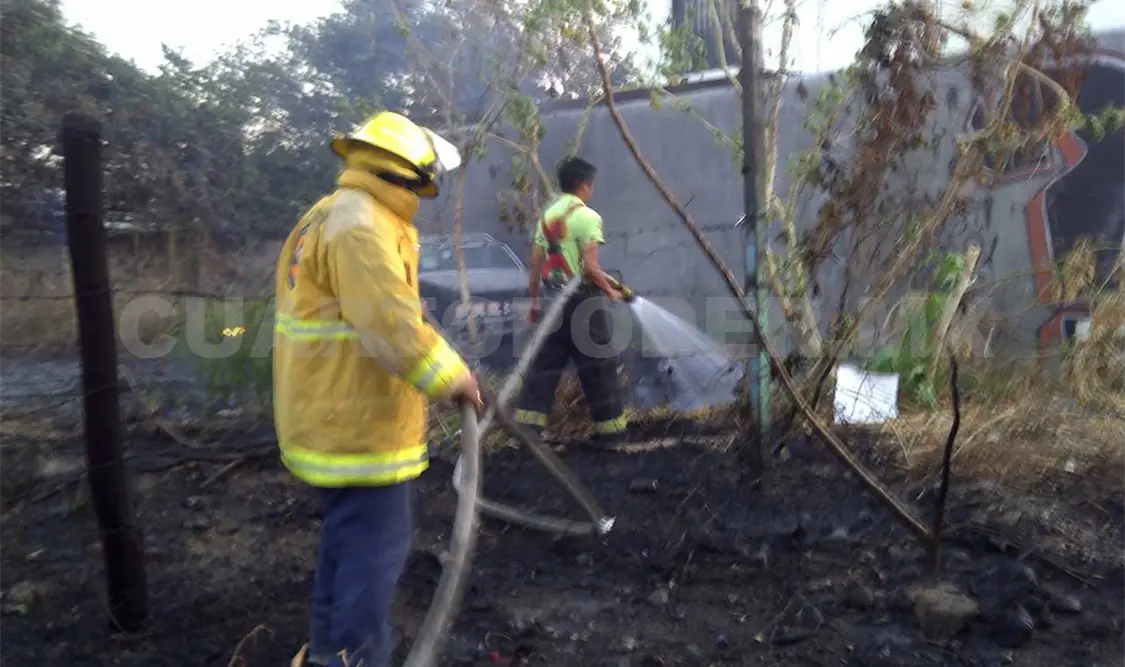 Atienden incendios de pastizales en Año Nuevo