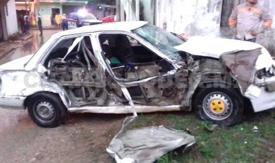 Al parecer, el ruletero intentó ganarle el paso a la máquina y fue embestido de la parte lateral. CP