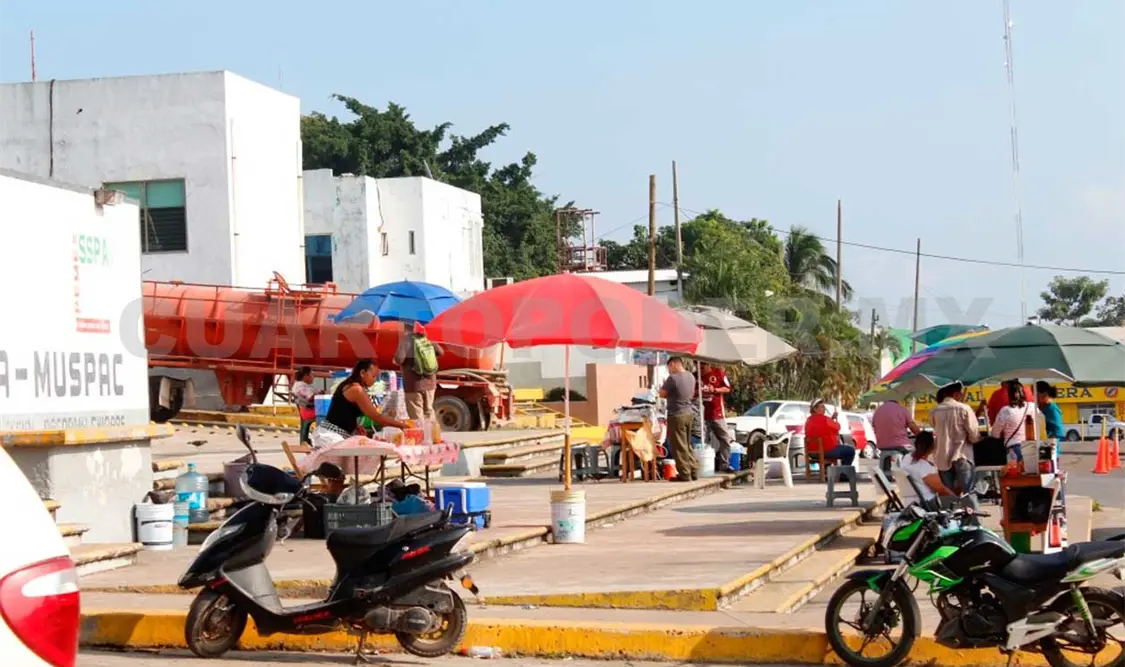 Trabajan para retirar ambulantaje en Reforma
