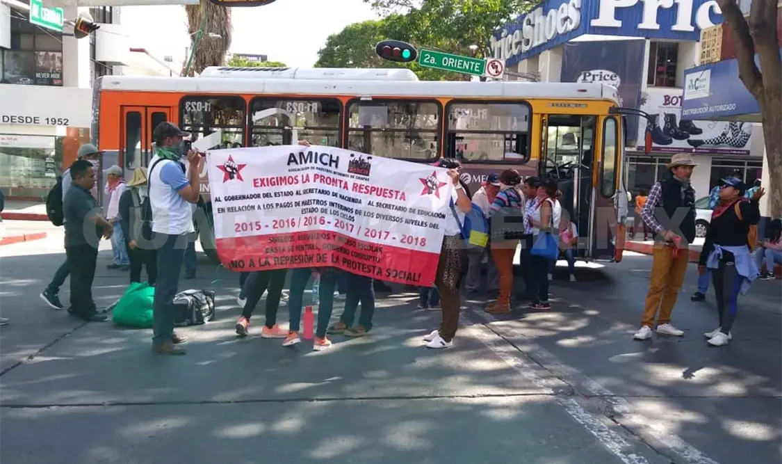 Maestros vandalizan otra vez