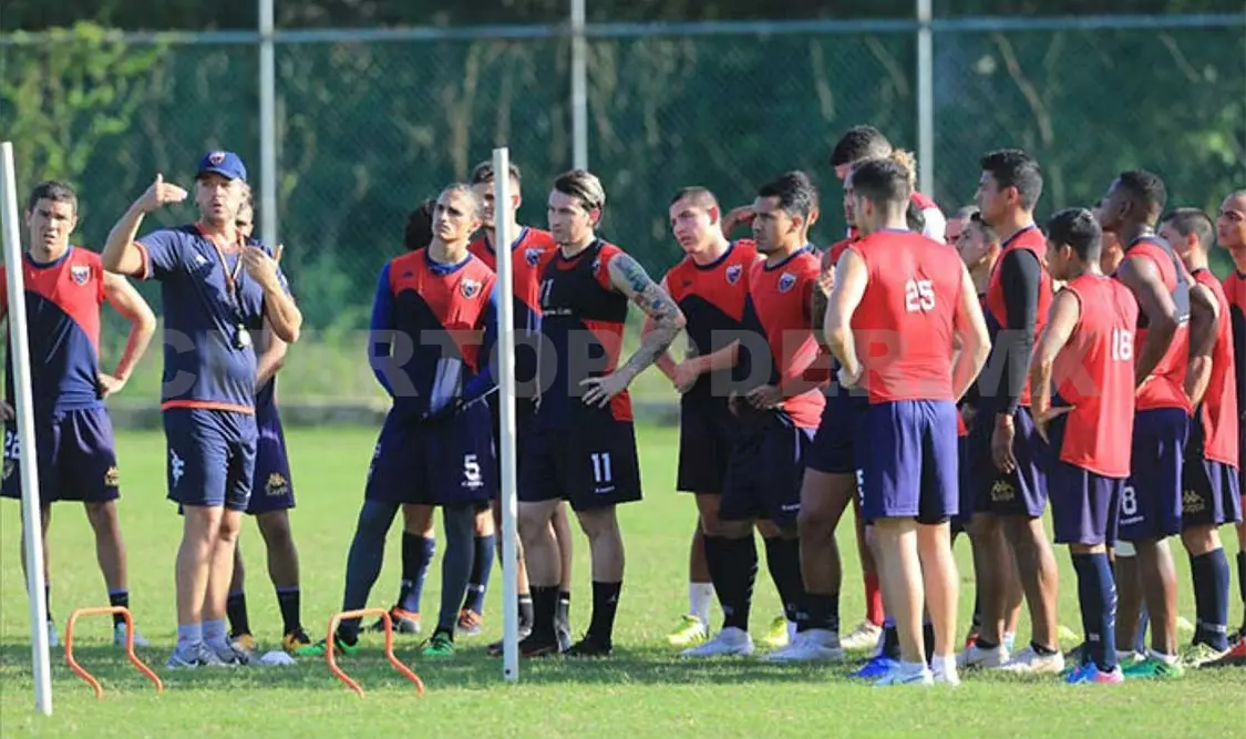 Pumas y Chivas debutan en la primera jornada