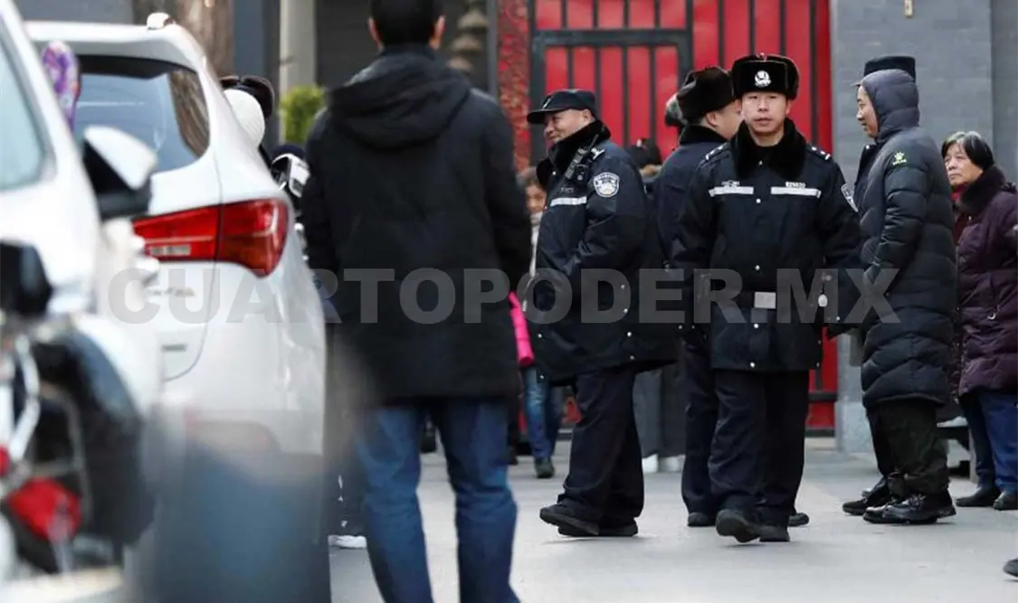 Trabajador ataca a martillazos a 20 niños
