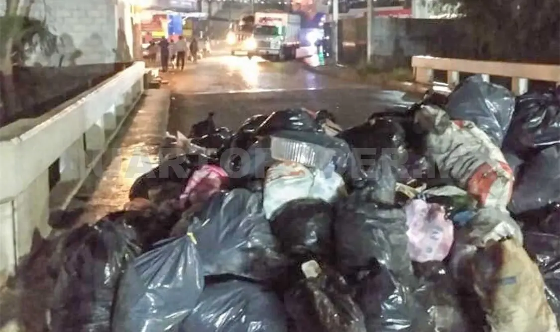Exigen renuncia de edil por no atender problema de basura