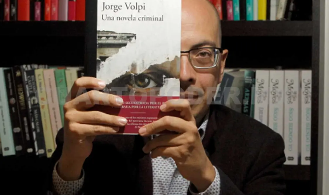 Jorge Volpi con su libro Una novela criminal tiene el puesto del libro más vendido en español. Cortesía
