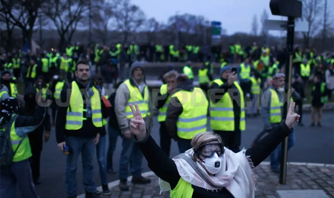 Unas 84 mil personas se manifestaron en el llamado “Acto 9” de protestas de los “chalecos amarillos” contra el presidente Macron. AP