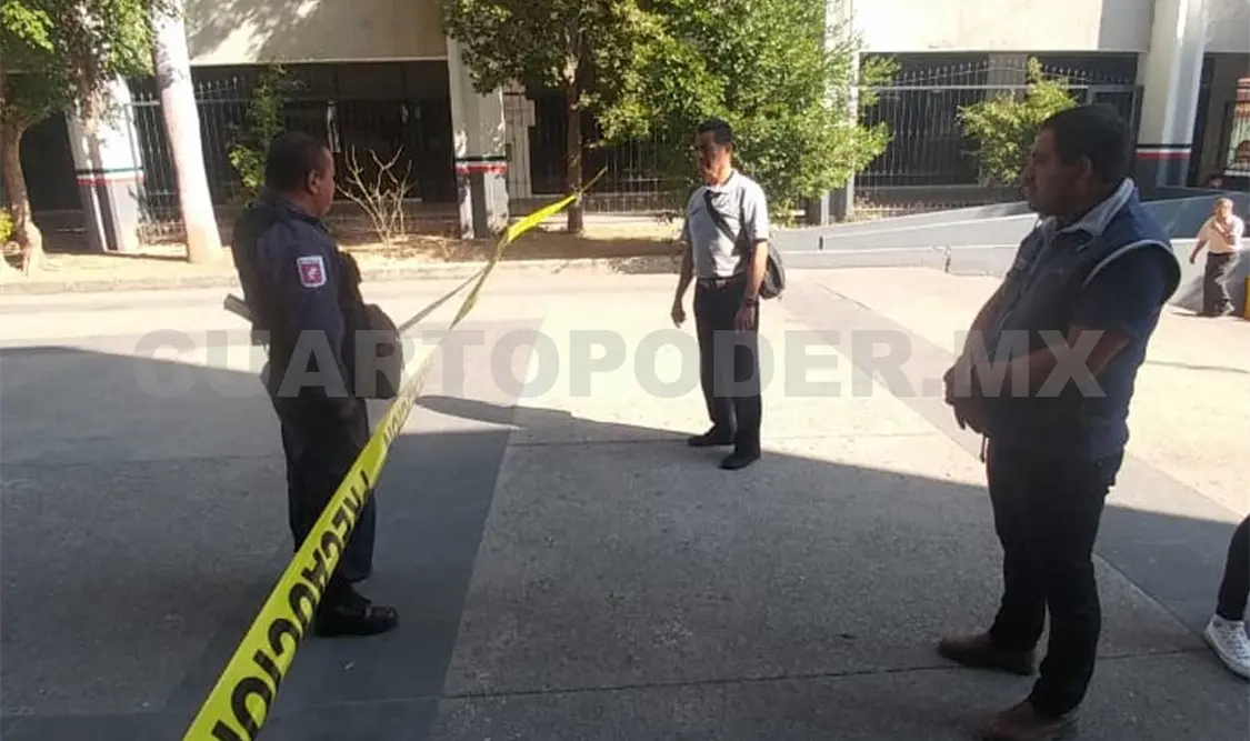 Elementos policiacos trasladaron el cuerpo a las instalaciones del anfiteatro para realizarle la autopsia de ley. Edberg Mayorga / CP