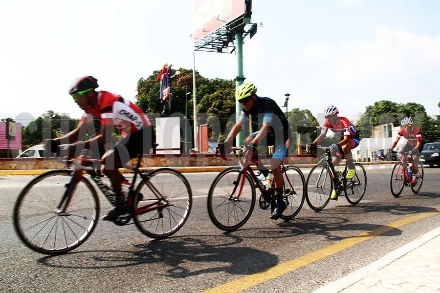 Los ciclistas de Tlaxcala y Colombia dominaron la carrera y al final los cafeteros se quedaron con el sitio de honor. Cortesía