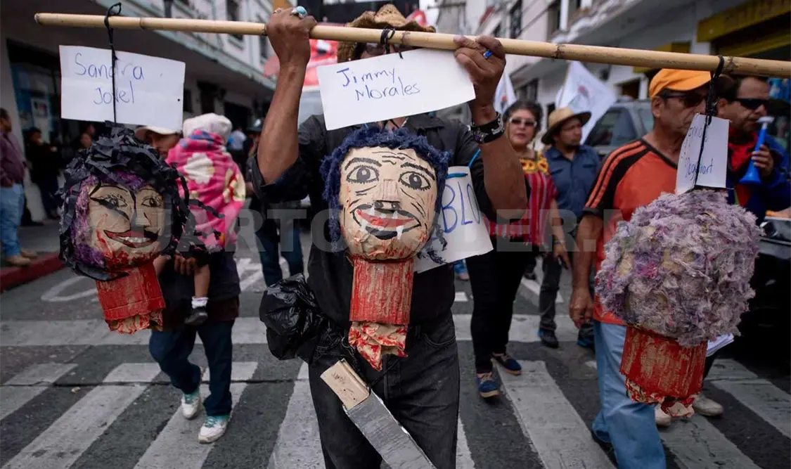 Protestas enmarcan tercer informe del presidente Morales