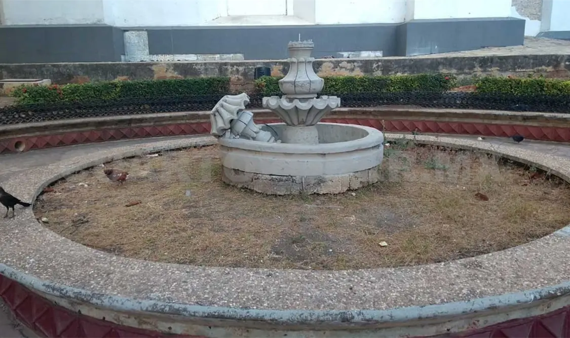 Abandono en espacios comunes del Parque Central