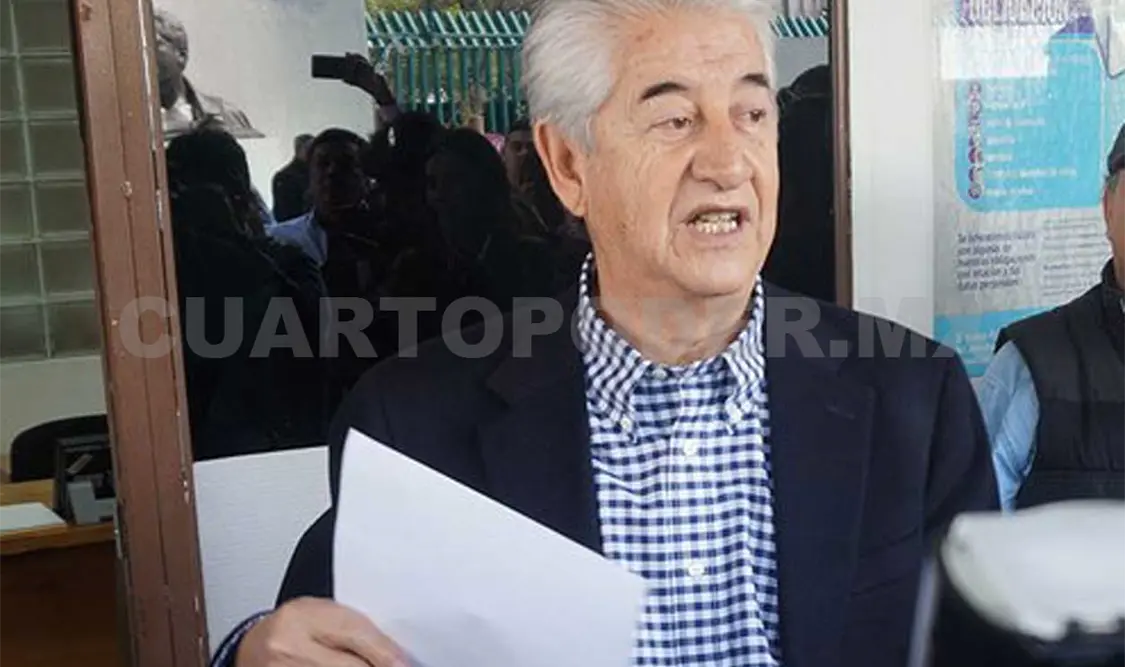 César Augusto Santiago renuncia al PRI