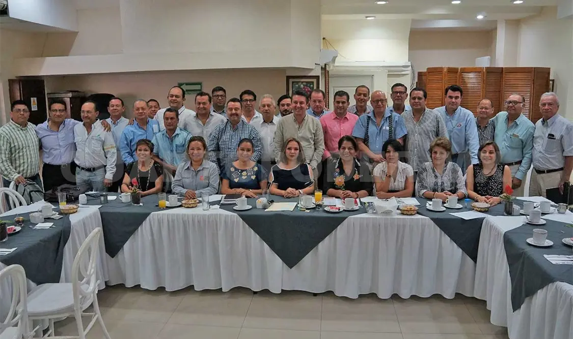 Convocan a empresarios a trabajar por el desarrollo
