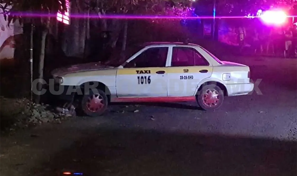 Muere sujeto aplastado y arrastrado por un taxi
