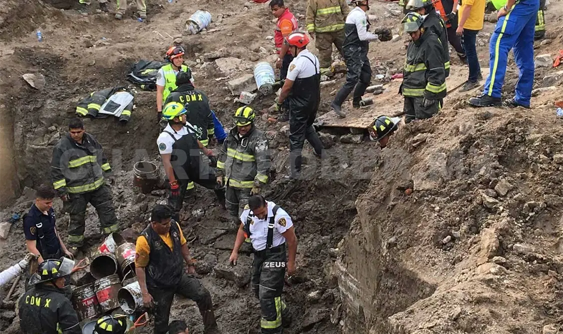 Derrumbe deja un muerto en obra