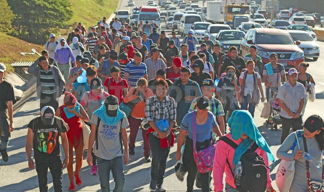 Caravana llega a frontera México-Guatemala
