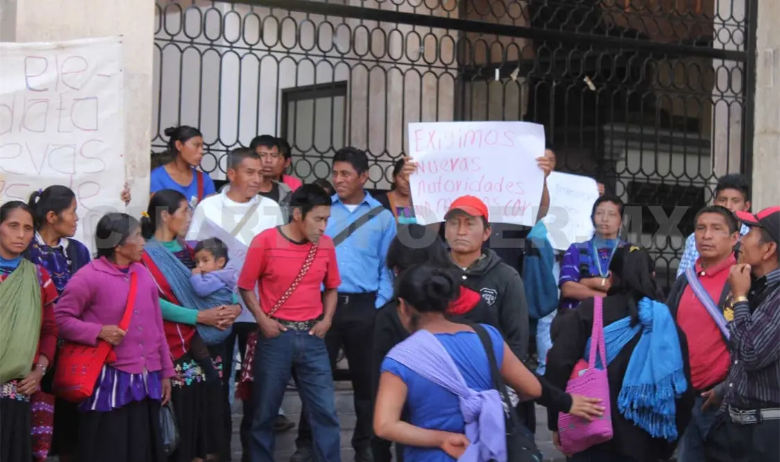 Exigen destitución de presidente concejal