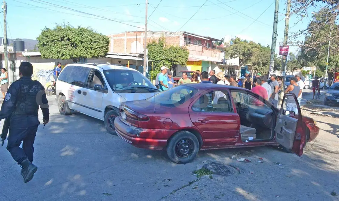 Encontronazo entre particulares deja a una dama lesionada