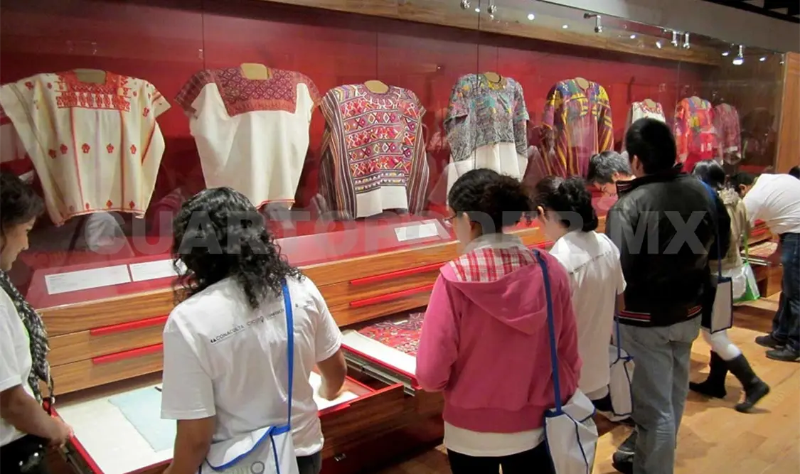 Dan mención honorífica a Centro de Textiles